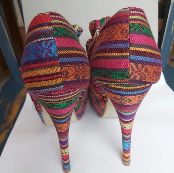 Fancy Tapestry Stilettos - Picture 3 of 4
